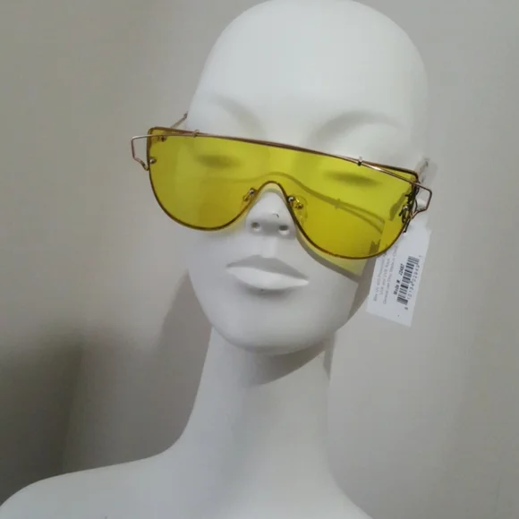Goldtone rimmed yellow lens sunglasses nwt - Picture 1 of 6